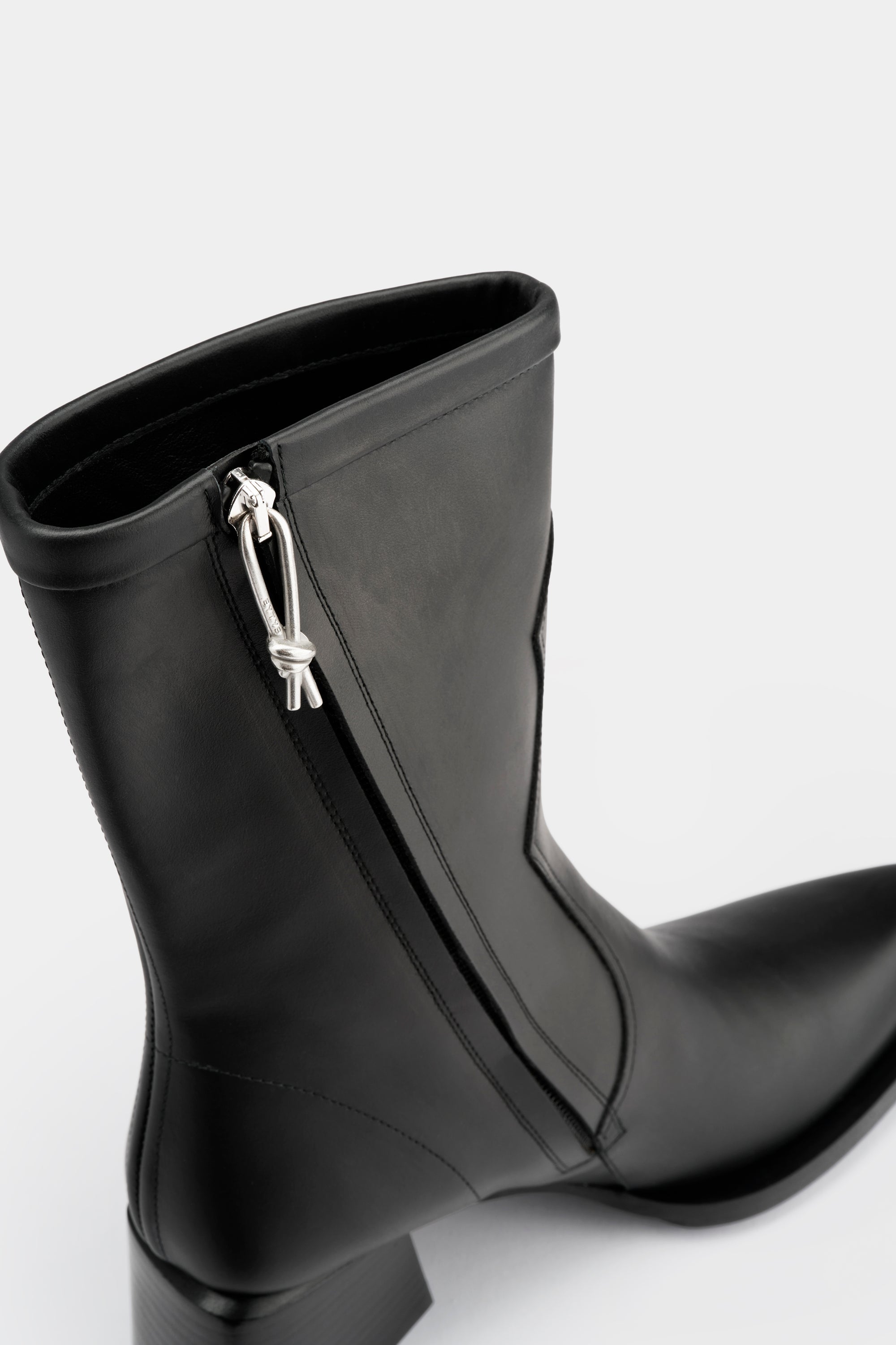 Rari Black Leather