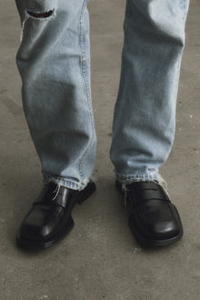 Savant Black Leather