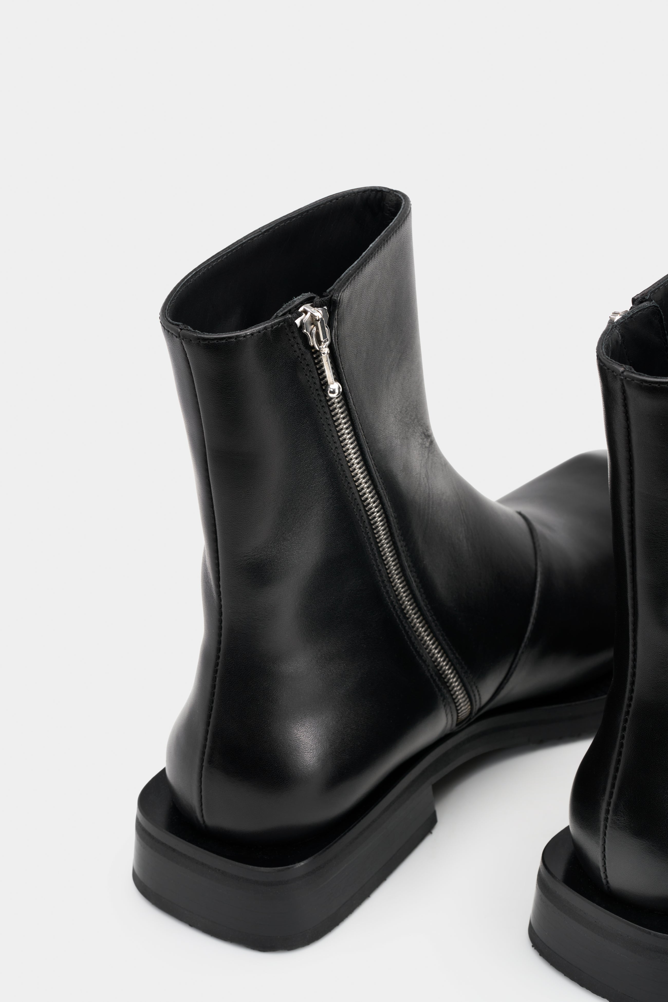 Piston Black Leather